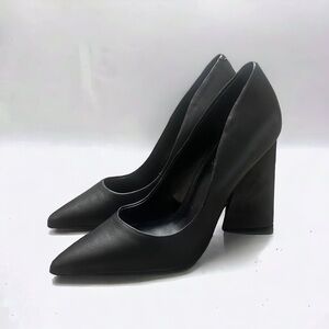 Steve Madden Leather Black PICKEE Pump Heels Size 10M.